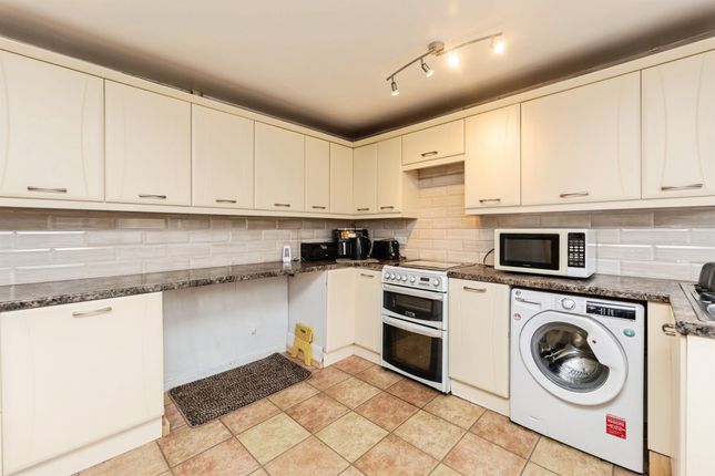 18, Ennerdale Drive, Knottingley photo 2