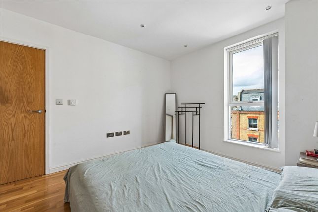 Flat 405, Giles Court, 4, Tabernacle Gardens, London photo 3