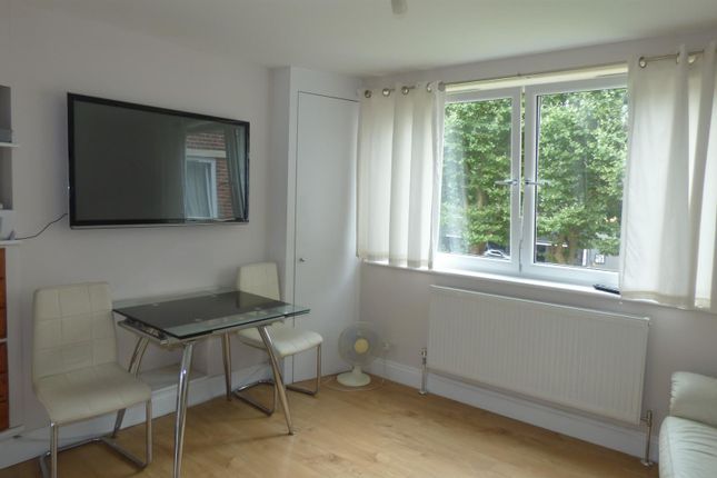 35, Kirby Estate, Bermondsey photo 4