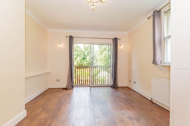 Flat 7, Ipsley Lodge Hogs Back, Farnham photo 3