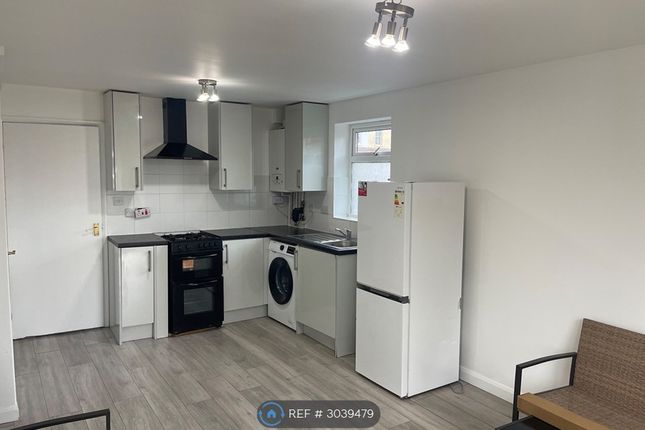 Flat, Langley Road, Slough photo 5