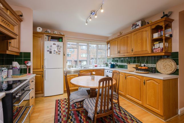 4, Kingsthorpe Court, 33, Raymond Road, London photo 4