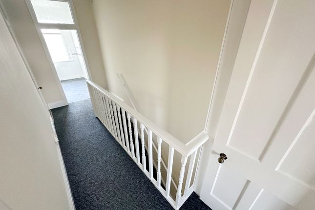 20, King Henrys Drive, Rochford photo 5
