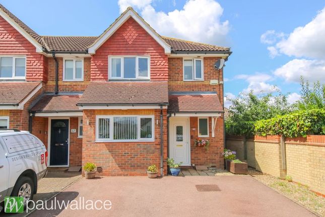 Thumbnail End terrace house for sale in Chelsea Fields, Hoddesdon