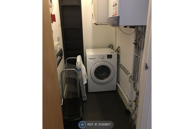 Flat, Red Kite House Deveron Drive, Tilehurst, Reading photo 2