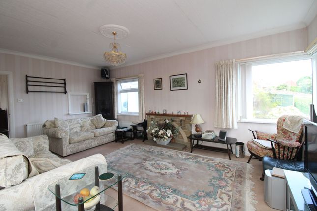 92 Southfield Avenue, Paignton photo 3