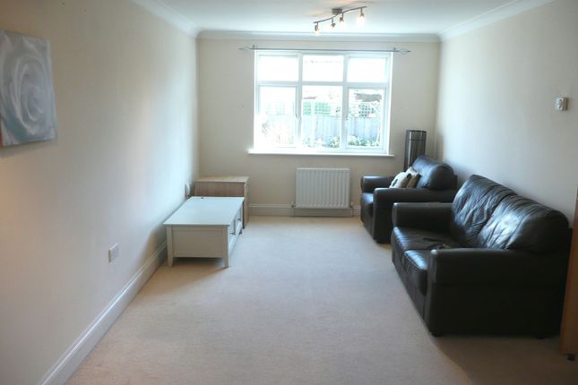 8 The Pines, Hook Road, Chessington photo 3