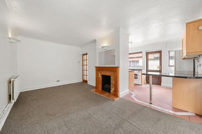 2, Chobham Close, Surrey photo 4