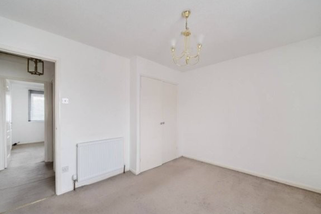 11, Fleetwood Court, Swindon photo 3