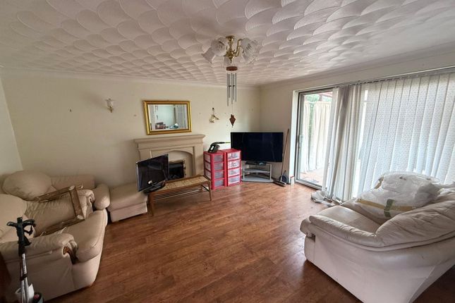 2, Selby Close, Merseyside photo 2