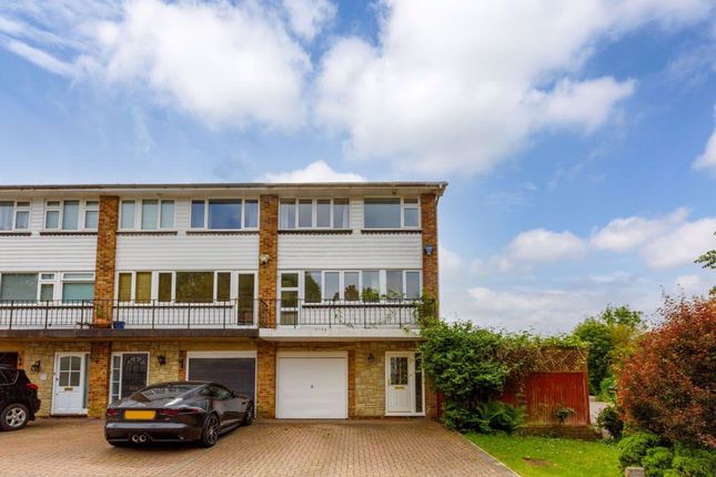 Thumbnail Town house to rent in Valley Drive, Sevenoaks