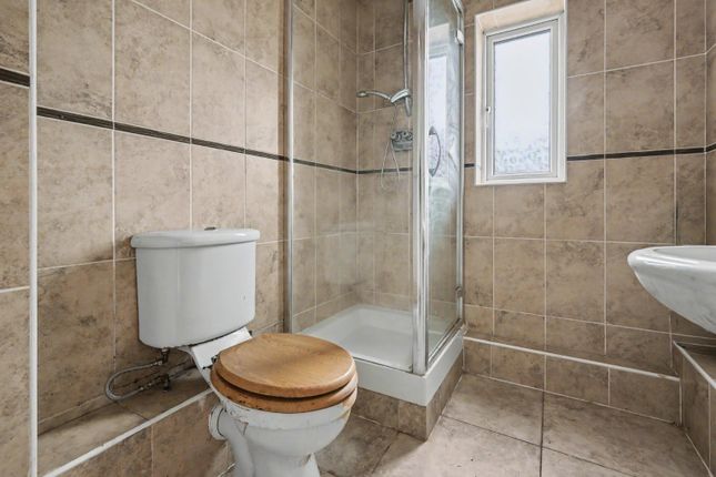 44 Brackley Crescent, Basildon, Essex photo 4