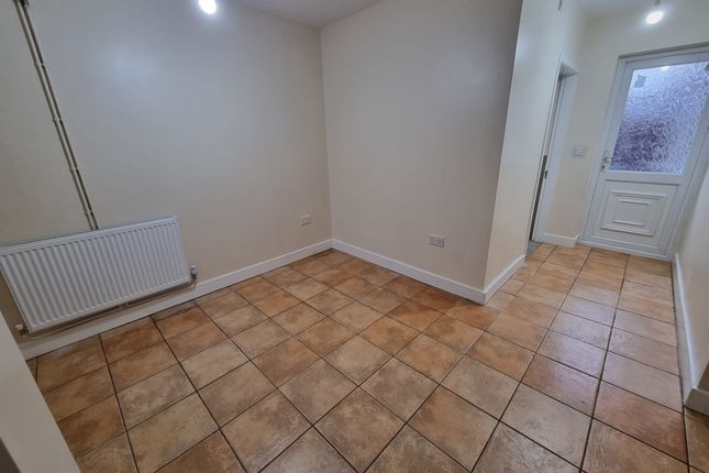 Thumbnail Flat to rent in Ayston Road, Leicester