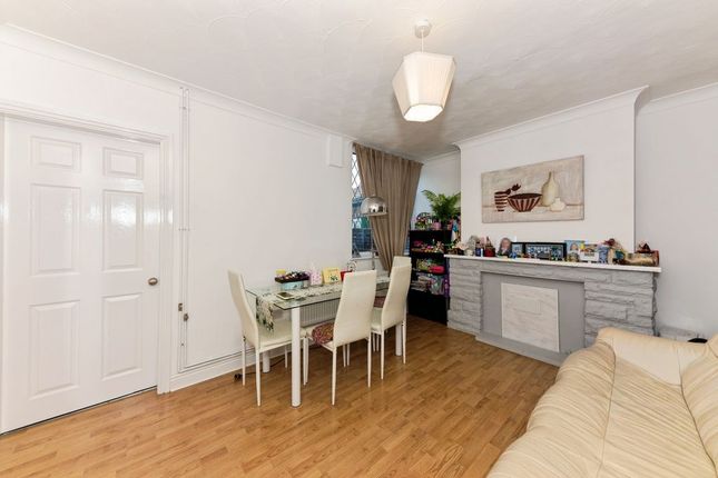 8, Bowers Avenue, Grimsby photo 4