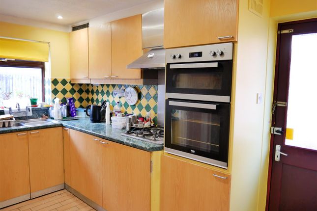 11, Fir Grove, Calne photo 4