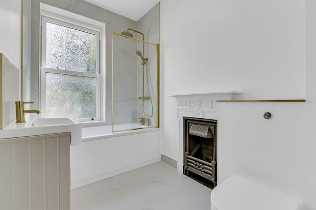Flat A, 44, Alexandra Drive, London photo 3