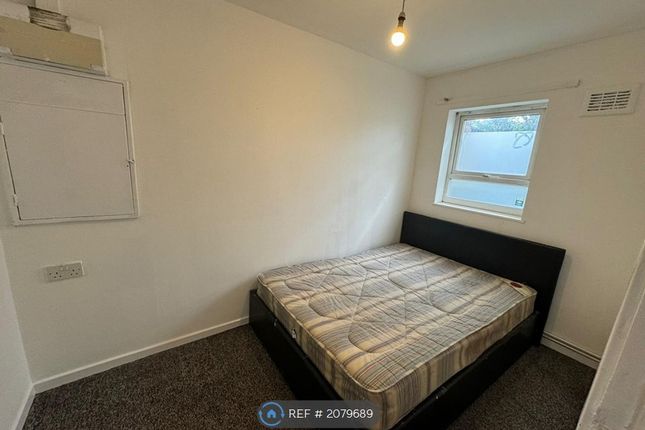 Flat to rent in Bembridge, Telford