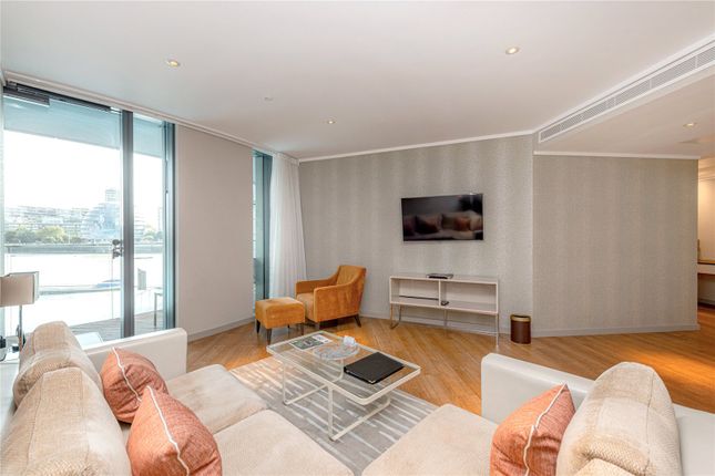 Flat to rent in Lower Thames Street, London