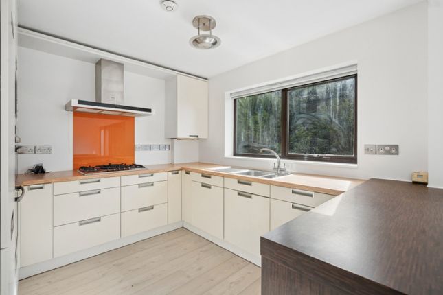 19, Daintry Lodge, Northwood photo 4
