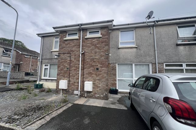 2-bed house on Myrddin Court, Carmarthen, £850/mo