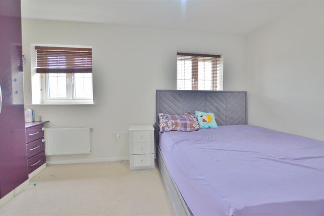 Semi-detached house for sale in Marunden Green, Slough
