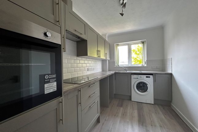 Flat 42, Cloverdale Court, Anning Road, Lyme Regis photo 3