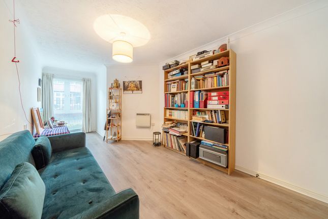 6 Bentley Court,, Whitburn Road, London photo 2