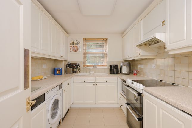 Flat 1, The Oriels, 146, Kingston Road, Wimbledon, London photo 3