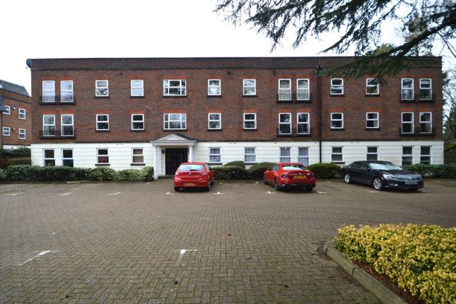 Flat to rent in London Road, St Albans