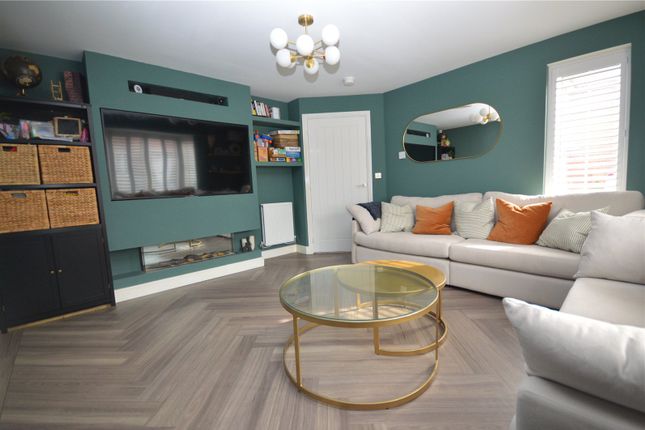 4, Saltburn Turn, Dunstable photo 2