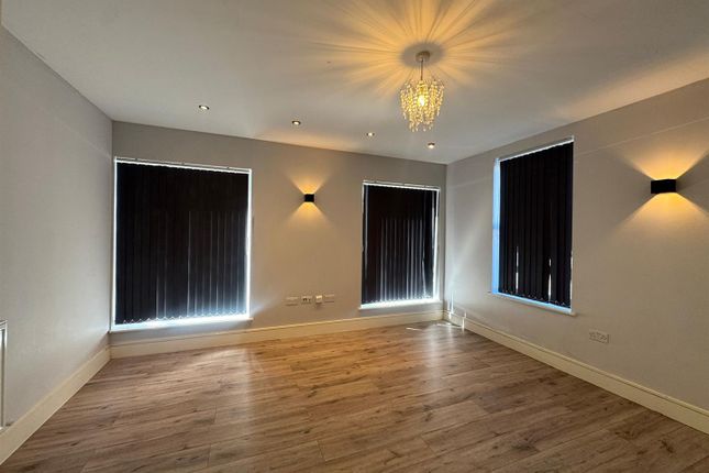7 Henry Road, Barnet photo 2