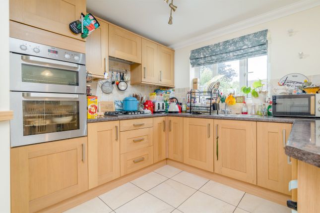 12, Hamilton Way, Monmouth photo 2