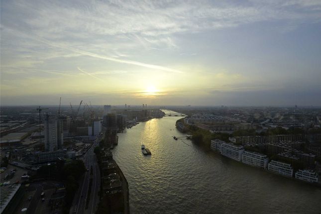 Flat to rent in The Tower, St. George Wharf, London
