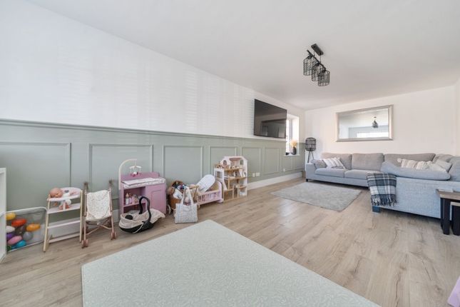 16 Dragonfly Crescent, Bedford photo 3