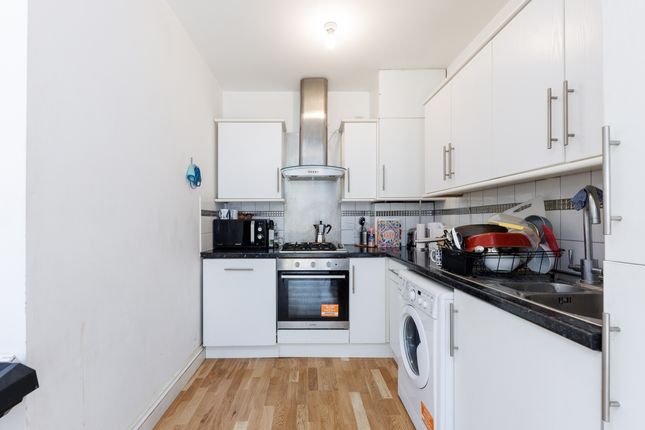 Flat 8, Cornerstone Court, 2 Hemming Street, London photo 2