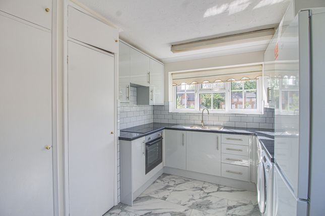 9, Digswell Rise, Hertfordshire photo 2