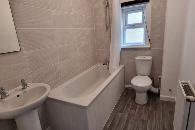 Maisonette to rent in Kings Road, Hitchin