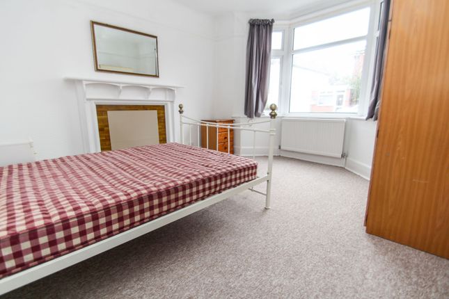 49 Highfield Road, Bournemouth photo 4