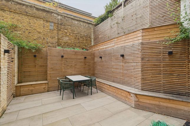 33 Kensington Court, London photo 3