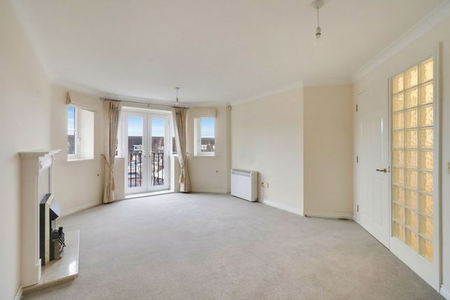 Flat 48, Hinchley Manor Manor Road North, Esher photo 2