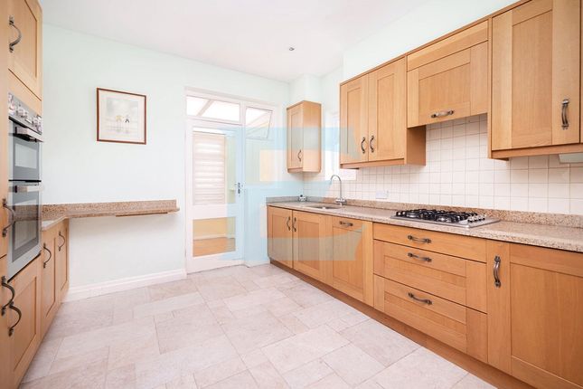 19, Featherstone Road, London photo 2