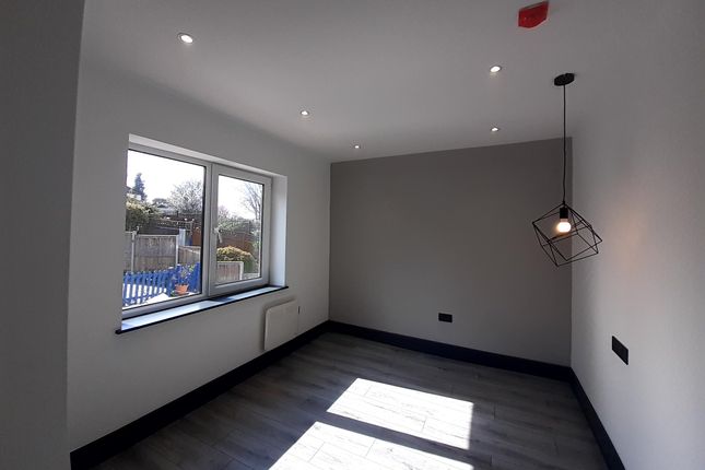 Studio to rent in Guy Road, Wallington