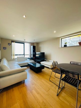 Flat to rent in Oldham Street, Liverpool