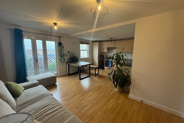 Flat to rent in Waterloo Road, St. Philips, Bristol