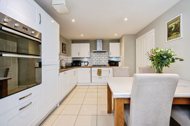 3, Parrott Grove, Bedford photo 2