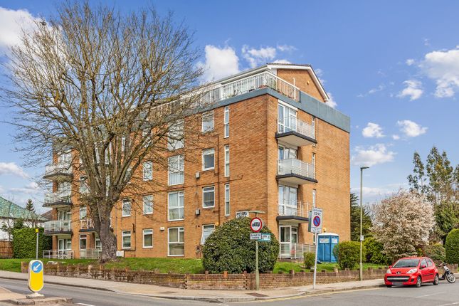 Flat for sale in Stonegrove, Edgware