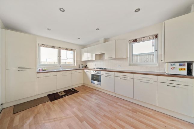 12, Orion Mews, Woodville Road, Morden photo 2