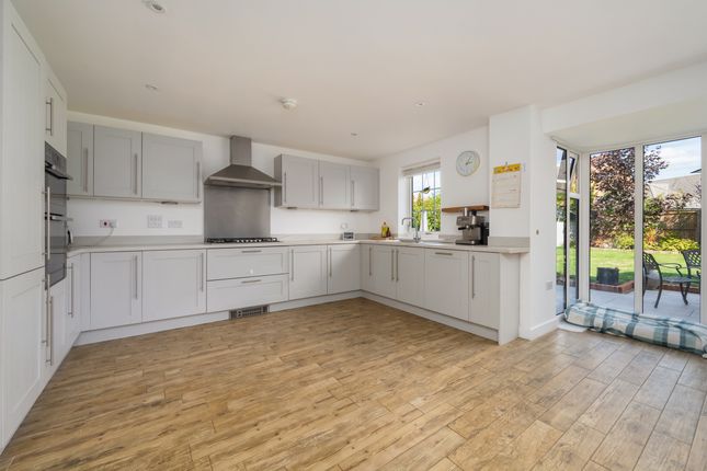 8 Discovery Drive, Canterbury photo 4