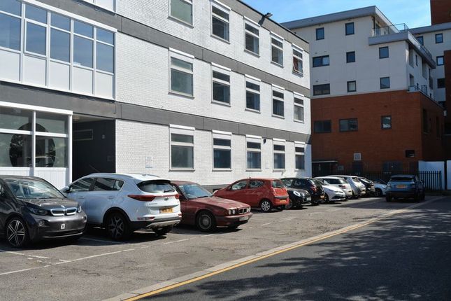 Thumbnail Commercial property to let in Grays Place, Slough