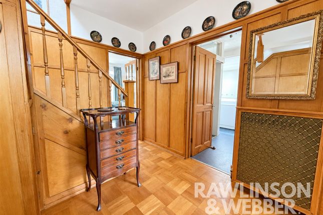86, Merton Way, West Molesey photo 3
